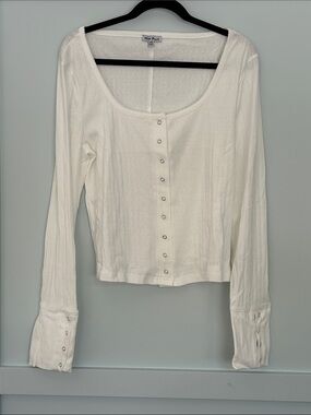white birch White Ribbed Scoop-Neck Snap-Front Long Sleeve Top